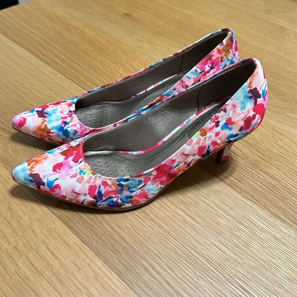 Life Stride Soft System Floral Heels - Picture 7 of 7